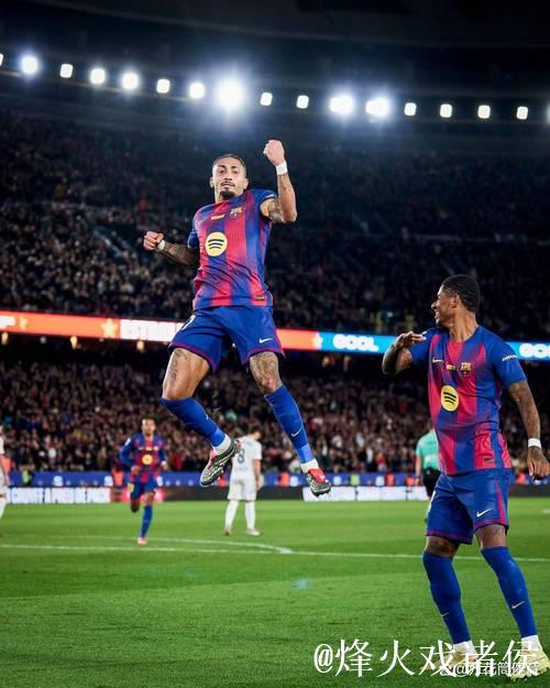 足坛一夜综述！巴萨甩开皇马7分，阿森纳收礼2乌龙，萨拉赫创历史