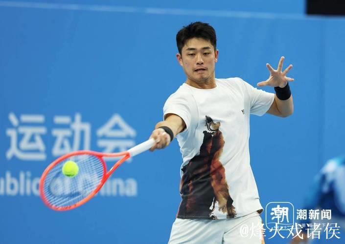 吴易昺击败商竣程 首进全运会网球男单决赛并摘金 吴易昺击败商竣程 首进全运会网球男单决赛并摘金